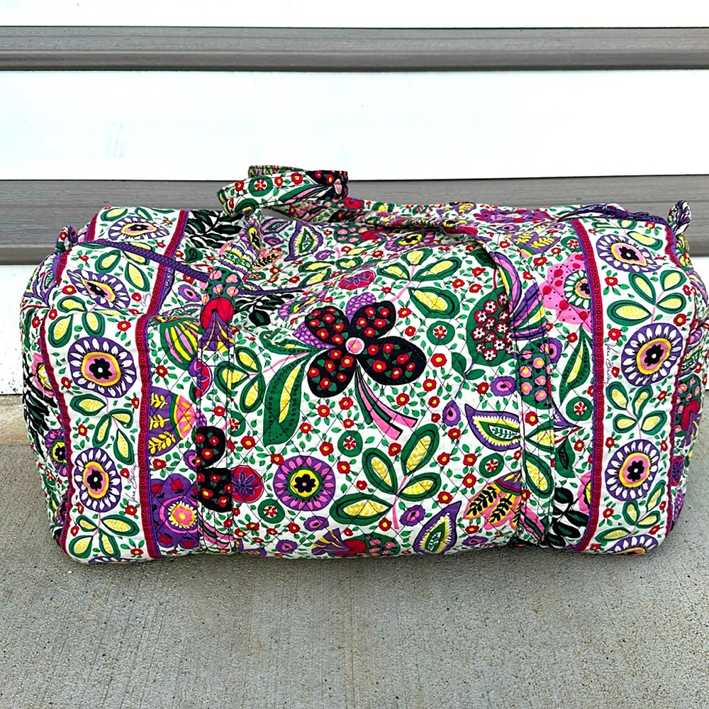 VERA BRADLEY Viva la Vera large travel zip duffle side pocket quilted floral bag